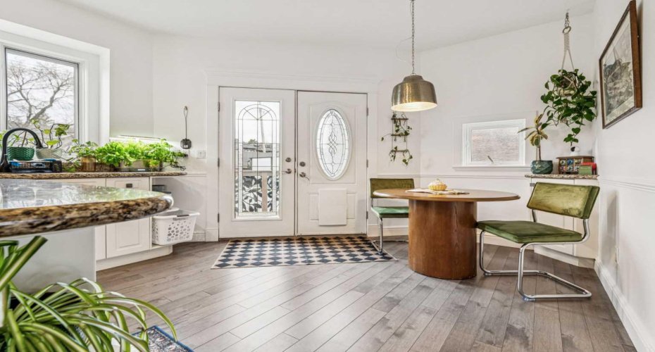 2211 Bowness Road, Calgary, Alberta T2N 3L4, 4 Bedrooms Bedrooms, ,4 BathroomsBathrooms,Residential,For Sale,Bowness,A2304349