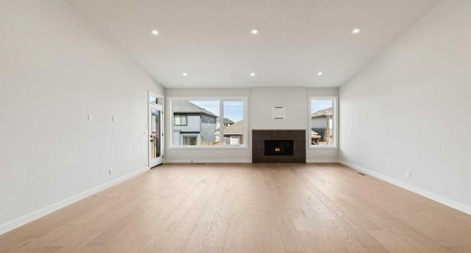 640 Shawnee Terrace, Calgary, Alberta T2Y0X5, 3 Bedrooms Bedrooms, ,3 BathroomsBathrooms,Residential,For Sale,Shawnee,A2305029
