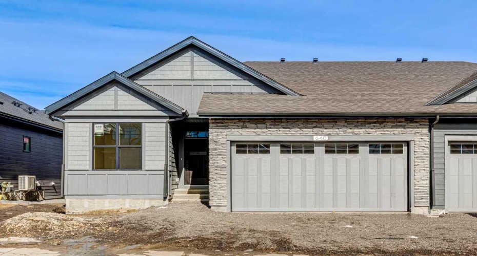 640 Shawnee Terrace, Calgary, Alberta T2Y0X5, 3 Bedrooms Bedrooms, ,3 BathroomsBathrooms,Residential,For Sale,Shawnee,A2305029