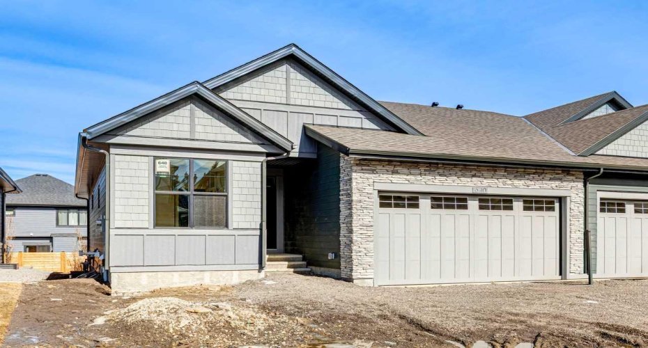 640 Shawnee Terrace, Calgary, Alberta T2Y0X5, 3 Bedrooms Bedrooms, ,3 BathroomsBathrooms,Residential,For Sale,Shawnee,A2305029
