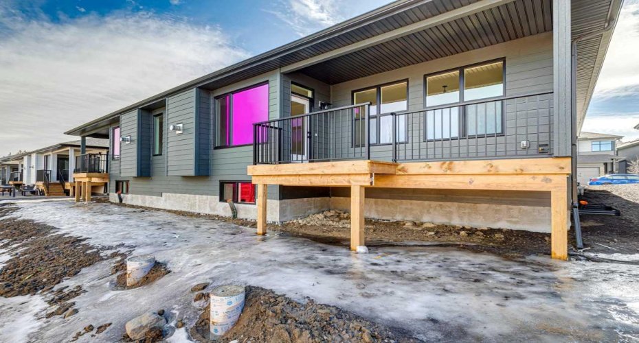 640 Shawnee Terrace, Calgary, Alberta T2Y0X5, 3 Bedrooms Bedrooms, ,3 BathroomsBathrooms,Residential,For Sale,Shawnee,A2305029