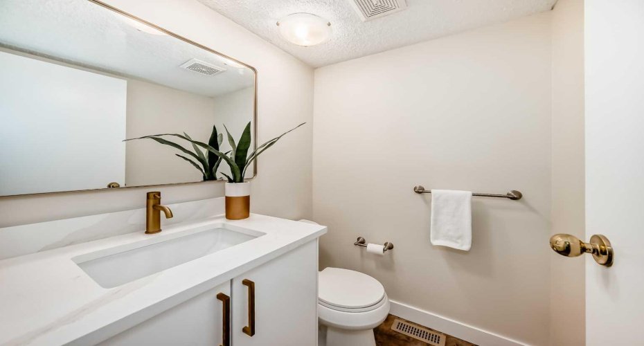 322 Point Mckay Gardens, Calgary, Alberta T3B 5B7, 3 Bedrooms Bedrooms, ,3 BathroomsBathrooms,Residential,For Sale,Point Mckay,A2305068