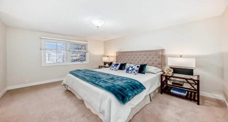 Master big enough for a king sized bed