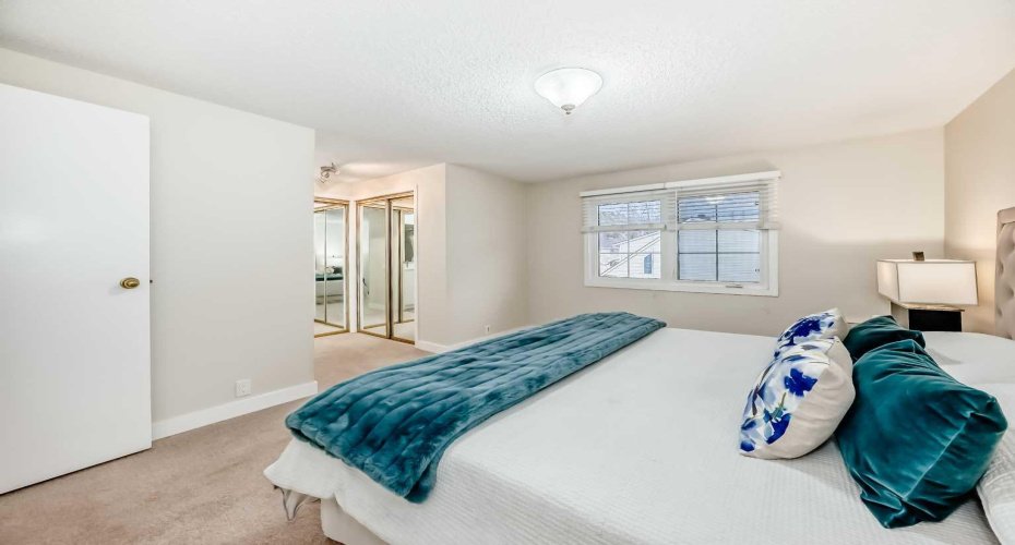 322 Point Mckay Gardens, Calgary, Alberta T3B 5B7, 3 Bedrooms Bedrooms, ,3 BathroomsBathrooms,Residential,For Sale,Point Mckay,A2305068