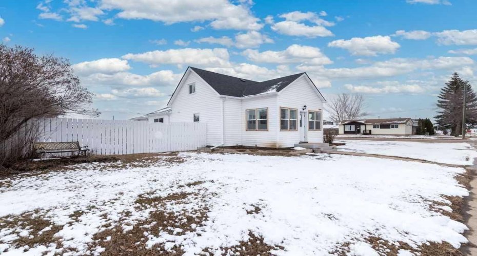 4504 49 Street, Lloydminster, Saskatchewan S9V 0L5, 4 Bedrooms Bedrooms, ,2 BathroomsBathrooms,Residential,For Sale,49,A2305128