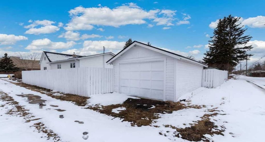 4504 49 Street, Lloydminster, Saskatchewan S9V 0L5, 4 Bedrooms Bedrooms, ,2 BathroomsBathrooms,Residential,For Sale,49,A2305128