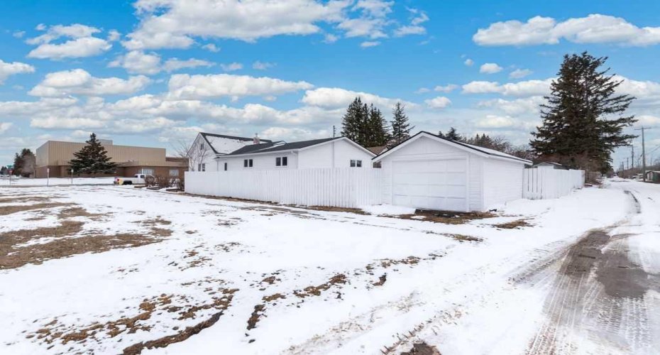 4504 49 Street, Lloydminster, Saskatchewan S9V 0L5, 4 Bedrooms Bedrooms, ,2 BathroomsBathrooms,Residential,For Sale,49,A2305128