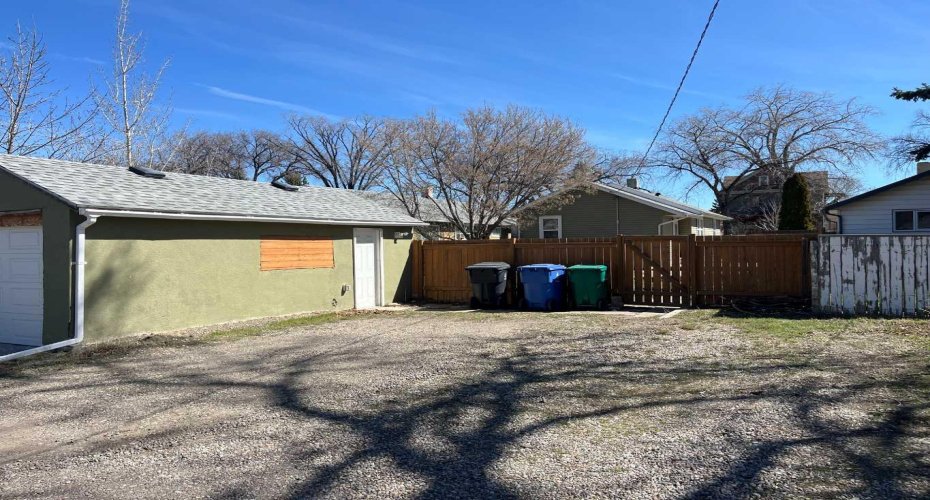 132 20 Street, Lethbridge, Alberta T1H 3M5, 2 Bedrooms Bedrooms, ,1 BathroomBathrooms,Residential,For Sale,20,A2303987