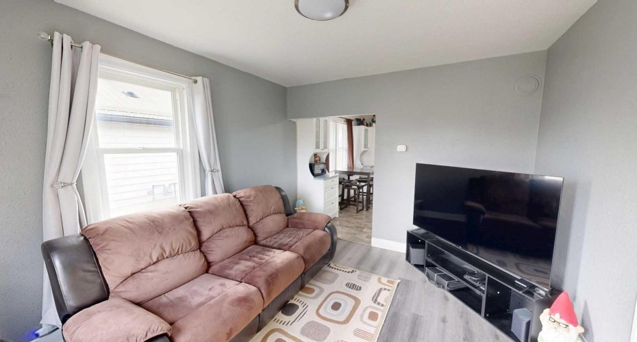 132 20 Street, Lethbridge, Alberta T1H 3M5, 2 Bedrooms Bedrooms, ,1 BathroomBathrooms,Residential,For Sale,20,A2303987