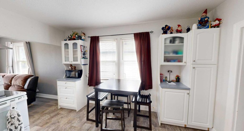 132 20 Street, Lethbridge, Alberta T1H 3M5, 2 Bedrooms Bedrooms, ,1 BathroomBathrooms,Residential,For Sale,20,A2303987