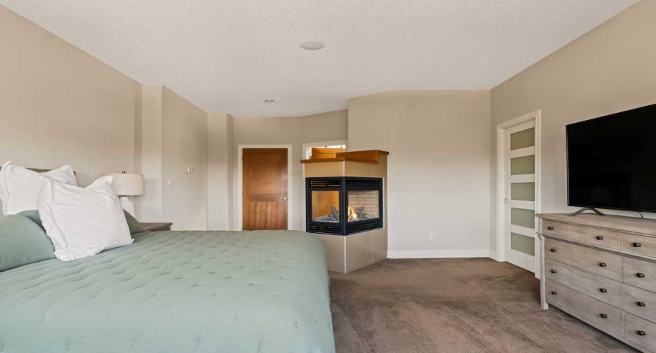 3924 15A Street, Calgary, Alberta T2T 4C7, 5 Bedrooms Bedrooms, ,5 BathroomsBathrooms,Residential,For Sale,15A,A2304036