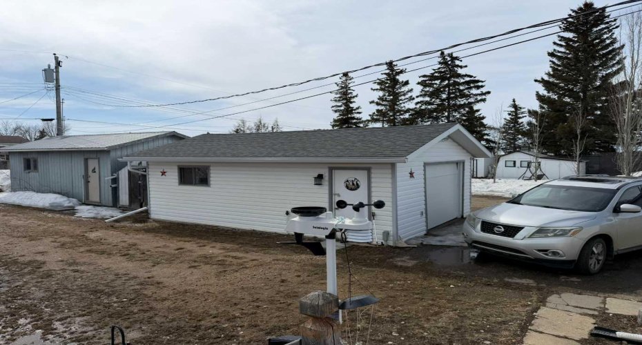 121 2 Avenue, Falher, Alberta T0H 1M0, 1 Bedroom Bedrooms, ,2 BathroomsBathrooms,Residential,For Sale,2,A2304049