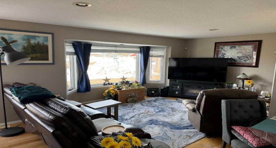 121 2 Avenue, Falher, Alberta T0H 1M0, 1 Bedroom Bedrooms, ,2 BathroomsBathrooms,Residential,For Sale,2,A2304049