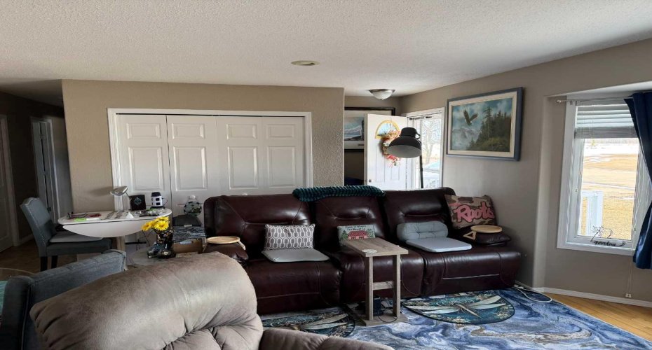 121 2 Avenue, Falher, Alberta T0H 1M0, 1 Bedroom Bedrooms, ,2 BathroomsBathrooms,Residential,For Sale,2,A2304049