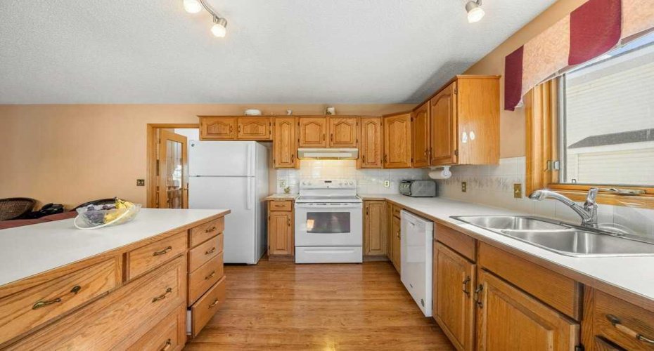 104 Arbour Lake Way, Calgary, Alberta T3G 3S8, 4 Bedrooms Bedrooms, ,3 BathroomsBathrooms,Residential,For Sale,Arbour Lake,A2304051