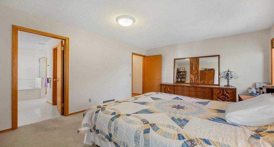 104 Arbour Lake Way, Calgary, Alberta T3G 3S8, 4 Bedrooms Bedrooms, ,3 BathroomsBathrooms,Residential,For Sale,Arbour Lake,A2304051