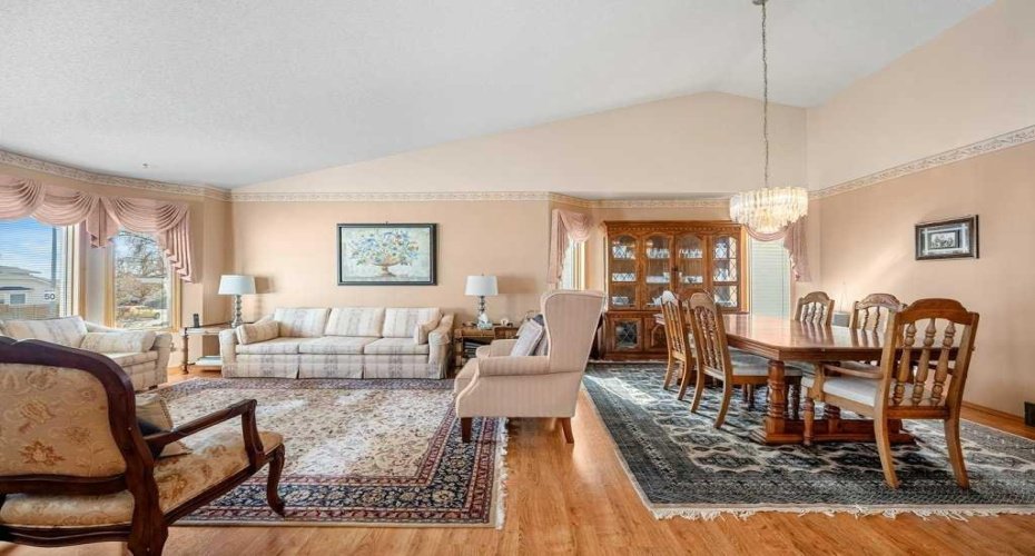 Open concept floor plan & Vaulted ceilings!