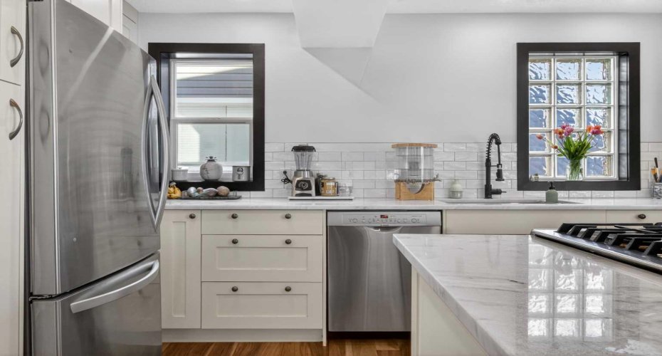 2131 Quentin Avenue, Calgary, Alberta T2T 6C4, 2 Bedrooms Bedrooms, ,2 BathroomsBathrooms,Residential,For Sale,Quentin,A2304094