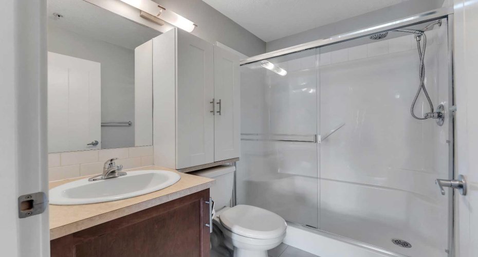 604 East Lake Boulevard, Airdrie, Alberta T4A 0G6, 2 Bedrooms Bedrooms, ,2 BathroomsBathrooms,Residential,For Sale,East Lake,A2304127