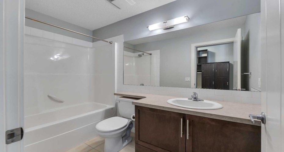 604 East Lake Boulevard, Airdrie, Alberta T4A 0G6, 2 Bedrooms Bedrooms, ,2 BathroomsBathrooms,Residential,For Sale,East Lake,A2304127