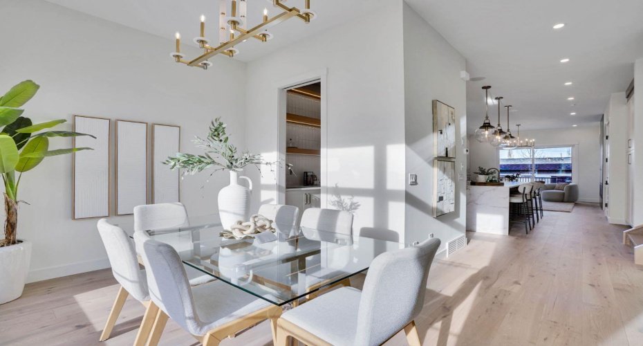 2012 35 Street, Calgary, Alberta T3E 2X6, 6 Bedrooms Bedrooms, ,6 BathroomsBathrooms,Residential,For Sale,35,A2304128