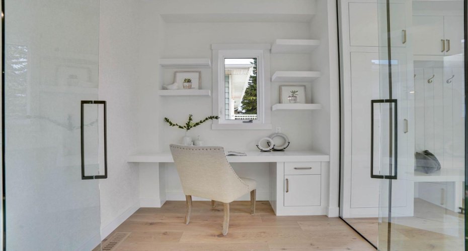 2012 35 Street, Calgary, Alberta T3E 2X6, 6 Bedrooms Bedrooms, ,6 BathroomsBathrooms,Residential,For Sale,35,A2304128