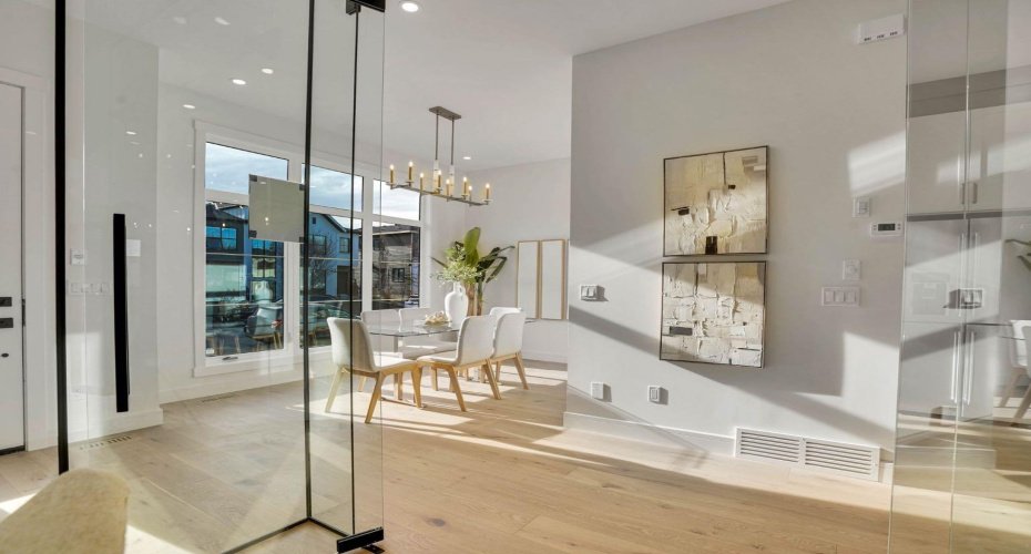 2012 35 Street, Calgary, Alberta T3E 2X6, 6 Bedrooms Bedrooms, ,6 BathroomsBathrooms,Residential,For Sale,35,A2304128