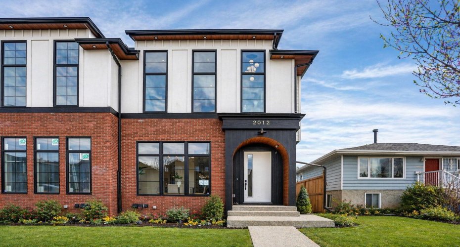 2012 35 Street, Calgary, Alberta T3E 2X6, 6 Bedrooms Bedrooms, ,6 BathroomsBathrooms,Residential,For Sale,35,A2304128