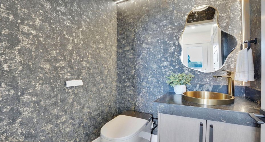 2012 35 Street, Calgary, Alberta T3E 2X6, 6 Bedrooms Bedrooms, ,6 BathroomsBathrooms,Residential,For Sale,35,A2304128