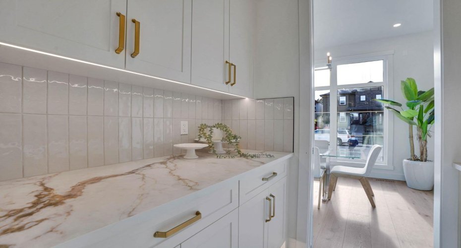 2012 35 Street, Calgary, Alberta T3E 2X6, 6 Bedrooms Bedrooms, ,6 BathroomsBathrooms,Residential,For Sale,35,A2304128