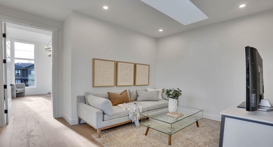 2012 35 Street, Calgary, Alberta T3E 2X6, 6 Bedrooms Bedrooms, ,6 BathroomsBathrooms,Residential,For Sale,35,A2304128