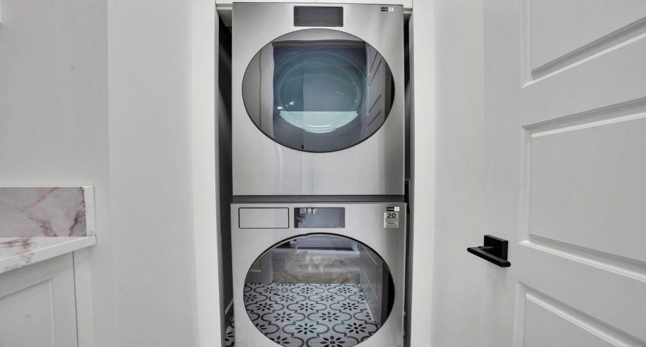 2012 35 Street, Calgary, Alberta T3E 2X6, 6 Bedrooms Bedrooms, ,6 BathroomsBathrooms,Residential,For Sale,35,A2304128