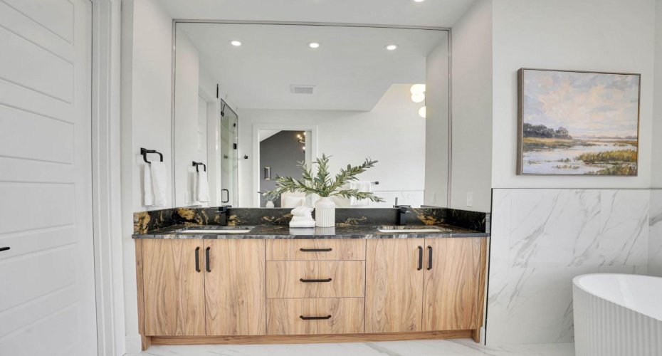 2012 35 Street, Calgary, Alberta T3E 2X6, 6 Bedrooms Bedrooms, ,6 BathroomsBathrooms,Residential,For Sale,35,A2304128