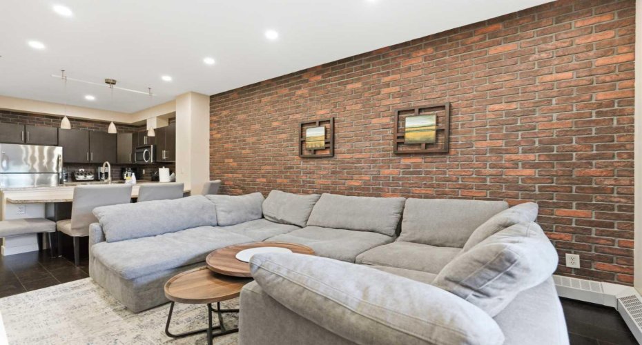 2727 28 Avenue, Calgary, Alberta T2B 0L4, 1 Bedroom Bedrooms, ,1 BathroomBathrooms,Residential,For Sale,28,A2304199