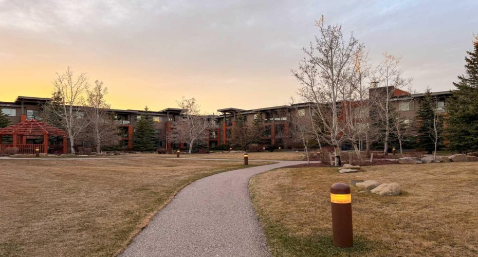 2727 28 Avenue, Calgary, Alberta T2B 0L4, 1 Bedroom Bedrooms, ,1 BathroomBathrooms,Residential,For Sale,28,A2304199