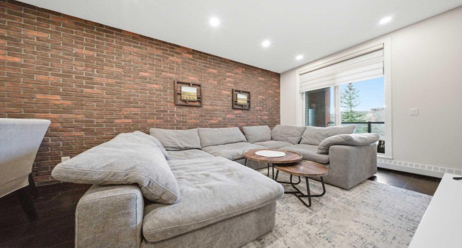 2727 28 Avenue, Calgary, Alberta T2B 0L4, 1 Bedroom Bedrooms, ,1 BathroomBathrooms,Residential,For Sale,28,A2304199