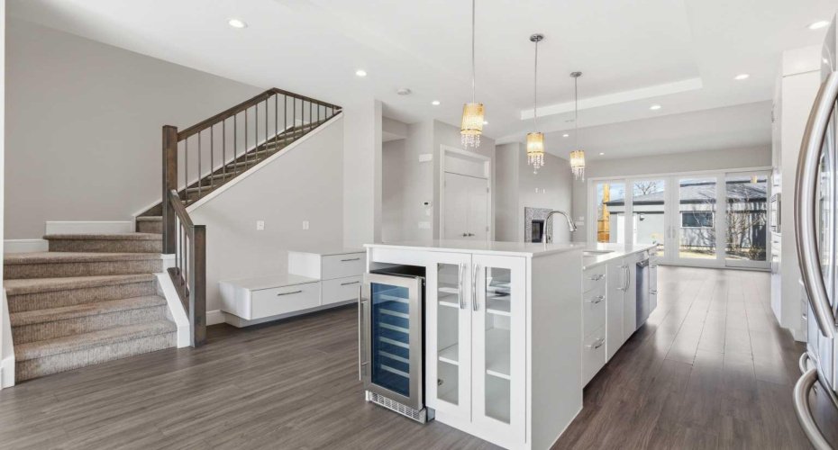 2052 46 Avenue, Calgary, Alberta T2T 2R9, 4 Bedrooms Bedrooms, ,4 BathroomsBathrooms,Residential,For Sale,46,A2304239