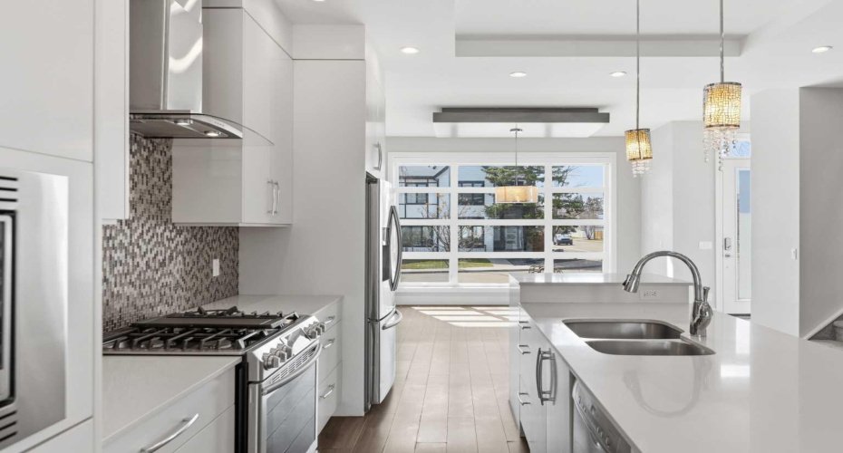 2052 46 Avenue, Calgary, Alberta T2T 2R9, 4 Bedrooms Bedrooms, ,4 BathroomsBathrooms,Residential,For Sale,46,A2304239