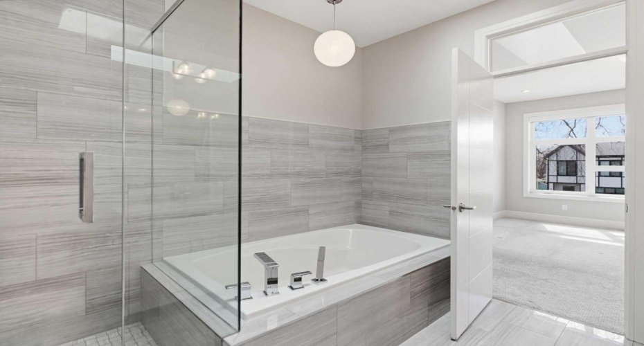 2052 46 Avenue, Calgary, Alberta T2T 2R9, 4 Bedrooms Bedrooms, ,4 BathroomsBathrooms,Residential,For Sale,46,A2304239