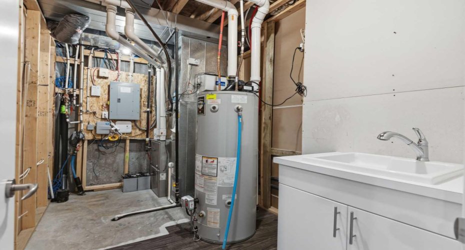 2052 46 Avenue, Calgary, Alberta T2T 2R9, 4 Bedrooms Bedrooms, ,4 BathroomsBathrooms,Residential,For Sale,46,A2304239