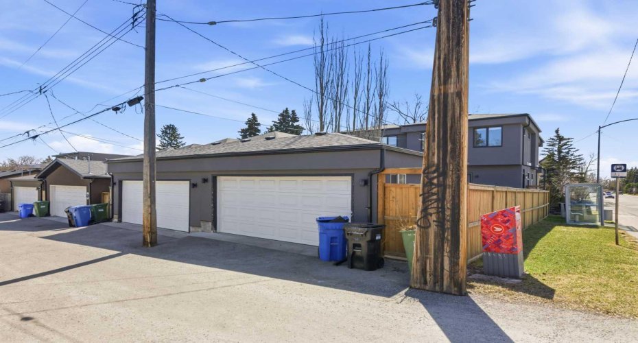 2052 46 Avenue, Calgary, Alberta T2T 2R9, 4 Bedrooms Bedrooms, ,4 BathroomsBathrooms,Residential,For Sale,46,A2304239