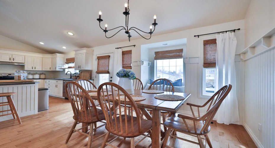 234 1A Street, Magrath, Alberta T0K 1J0, 5 Bedrooms Bedrooms, ,3 BathroomsBathrooms,Residential,For Sale,1A,A2304242