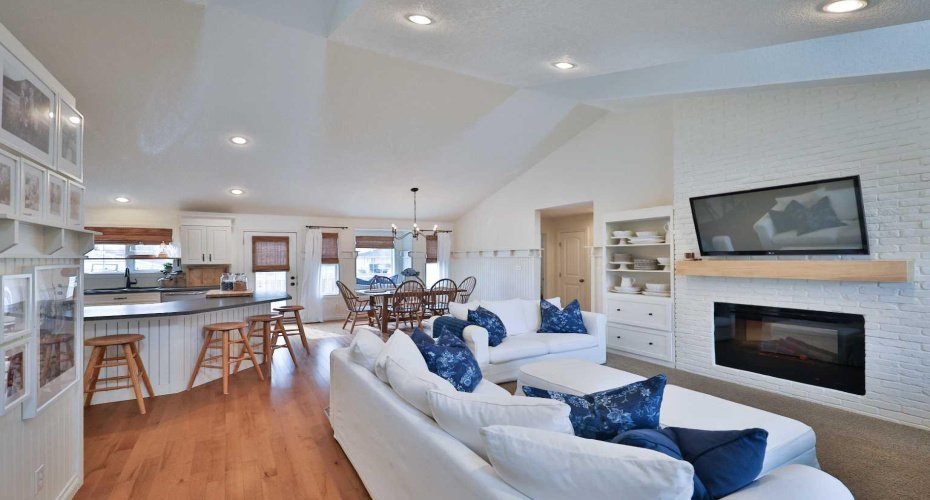 234 1A Street, Magrath, Alberta T0K 1J0, 5 Bedrooms Bedrooms, ,3 BathroomsBathrooms,Residential,For Sale,1A,A2304242