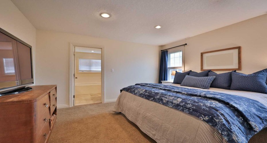 234 1A Street, Magrath, Alberta T0K 1J0, 5 Bedrooms Bedrooms, ,3 BathroomsBathrooms,Residential,For Sale,1A,A2304242