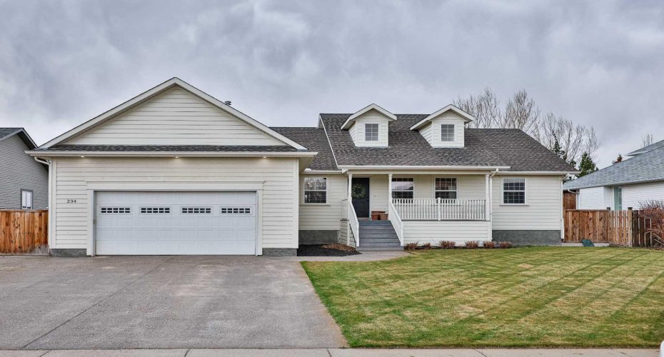 234 1A Street, Magrath, Alberta T0K 1J0, 5 Bedrooms Bedrooms, ,3 BathroomsBathrooms,Residential,For Sale,1A,A2304242