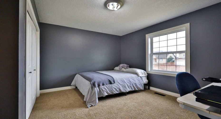 234 1A Street, Magrath, Alberta T0K 1J0, 5 Bedrooms Bedrooms, ,3 BathroomsBathrooms,Residential,For Sale,1A,A2304242