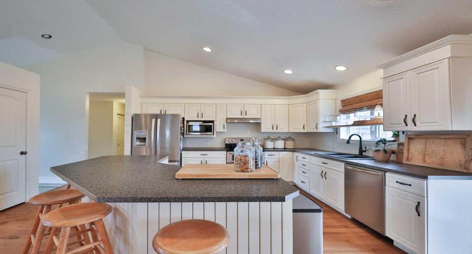 234 1A Street, Magrath, Alberta T0K 1J0, 5 Bedrooms Bedrooms, ,3 BathroomsBathrooms,Residential,For Sale,1A,A2304242