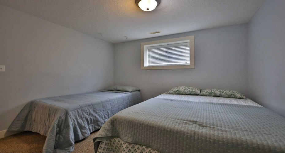 234 1A Street, Magrath, Alberta T0K 1J0, 5 Bedrooms Bedrooms, ,3 BathroomsBathrooms,Residential,For Sale,1A,A2304242