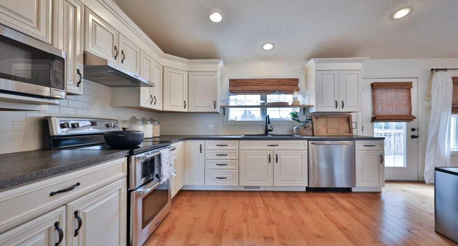 234 1A Street, Magrath, Alberta T0K 1J0, 5 Bedrooms Bedrooms, ,3 BathroomsBathrooms,Residential,For Sale,1A,A2304242