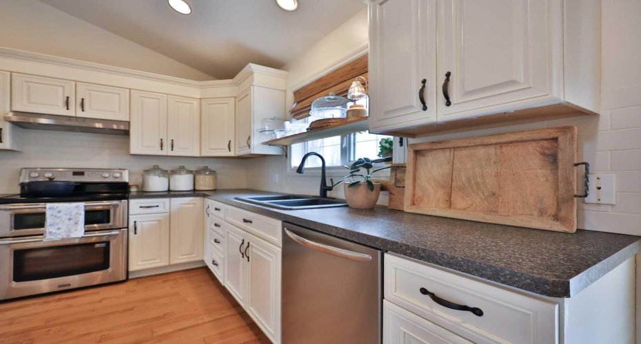 234 1A Street, Magrath, Alberta T0K 1J0, 5 Bedrooms Bedrooms, ,3 BathroomsBathrooms,Residential,For Sale,1A,A2304242